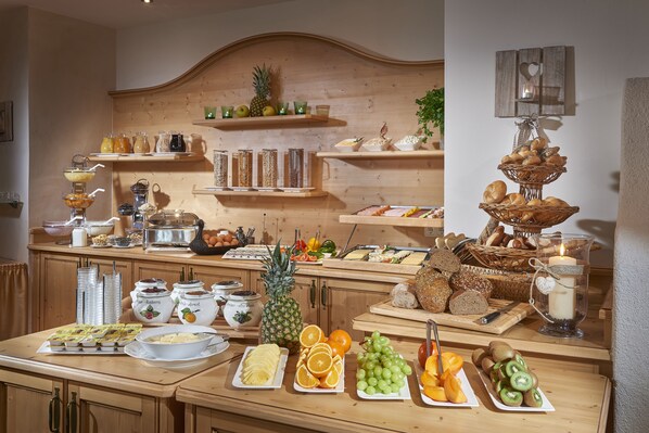 Daily buffet breakfast (EUR 16 per person)