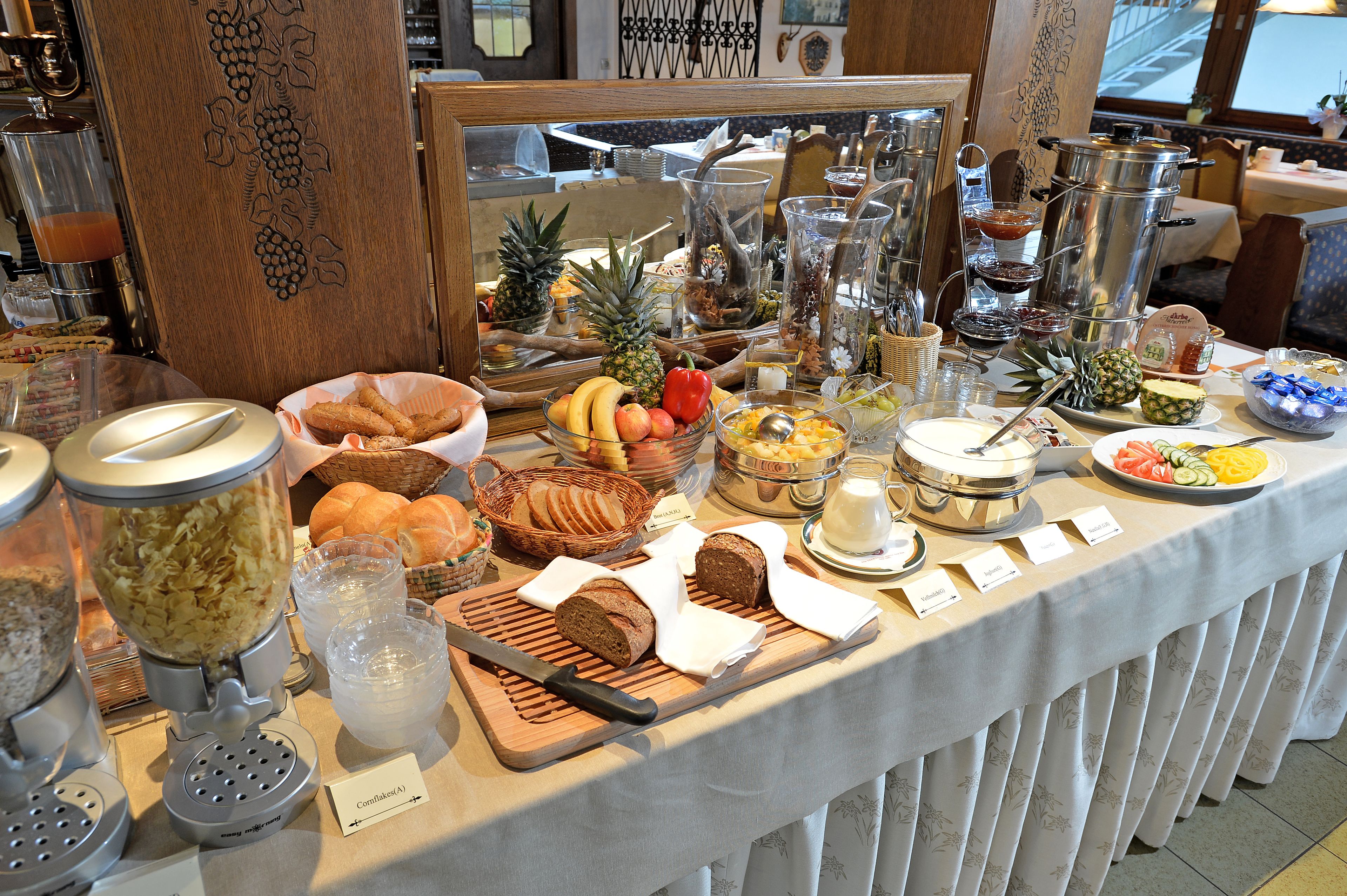 Free daily buffet breakfast