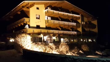 Chambre Double Confort, balcon, vue montagne (Falkennest Tirol) | Vue depuis le balcon