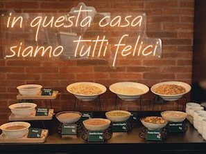 Café da manhã com buffet diário (CLP 10000 por pessoa)