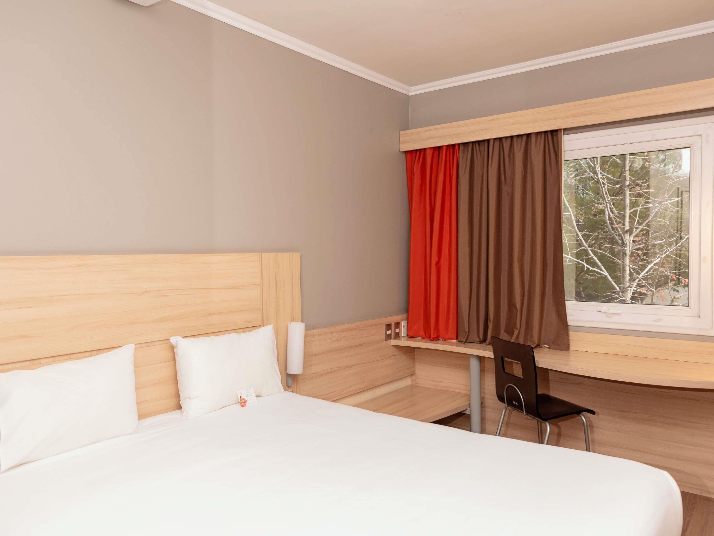 In-room safe, desk, laptop workspace, soundproofing