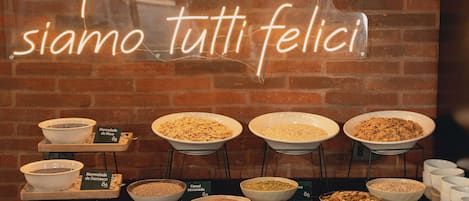 Daily buffet breakfast (CLP 10000 per person)