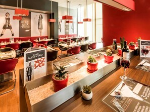 Daily buffet breakfast for a fee - ibis Santiago Las Condes (Santiago)