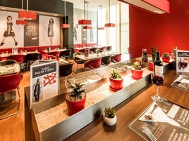 Desayuno buffet todos los días (con cargo)