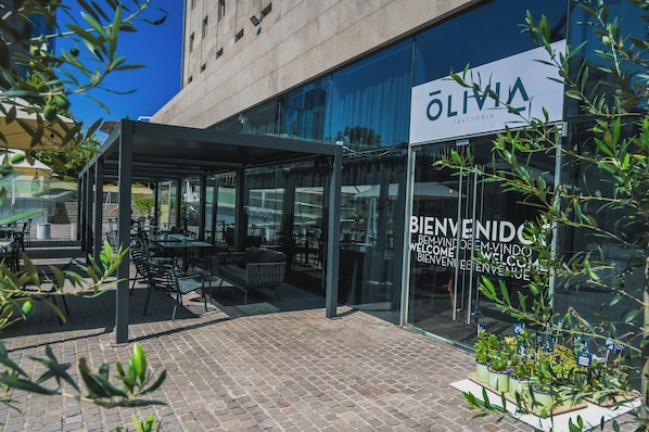 Lunch och middag serveras