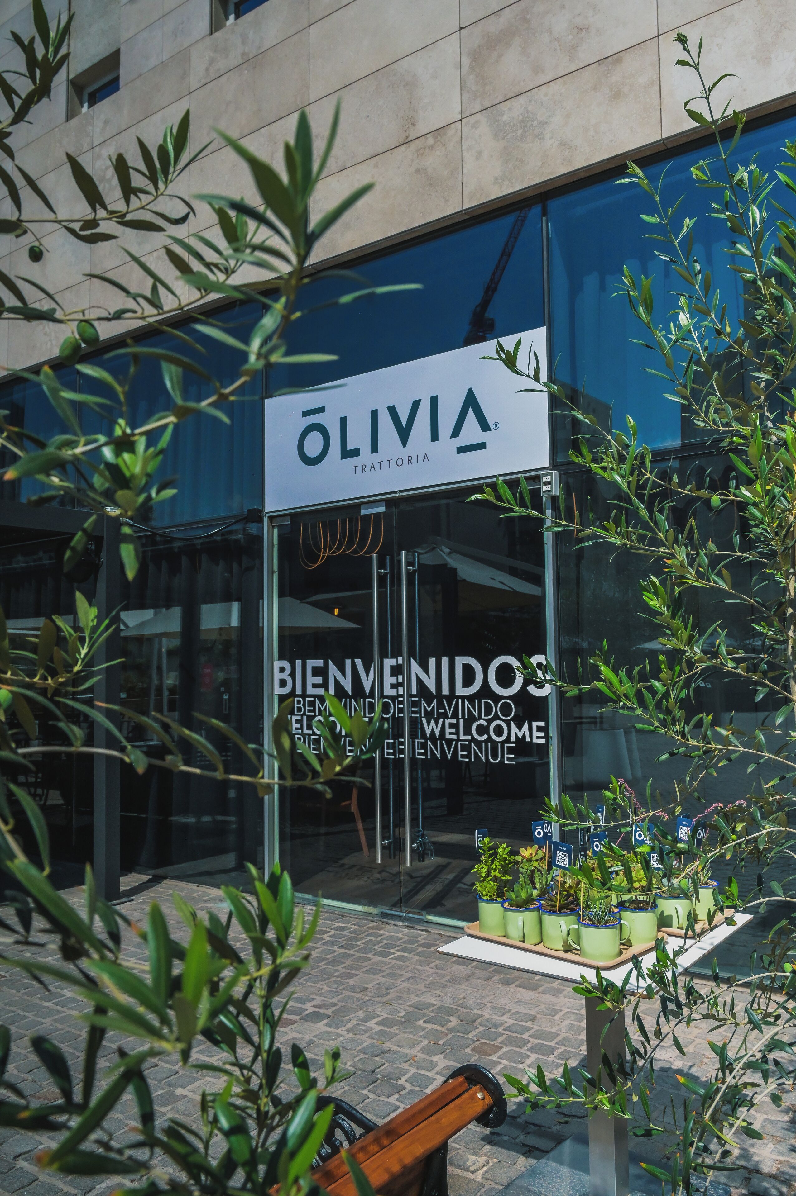 Lunch and dinner served