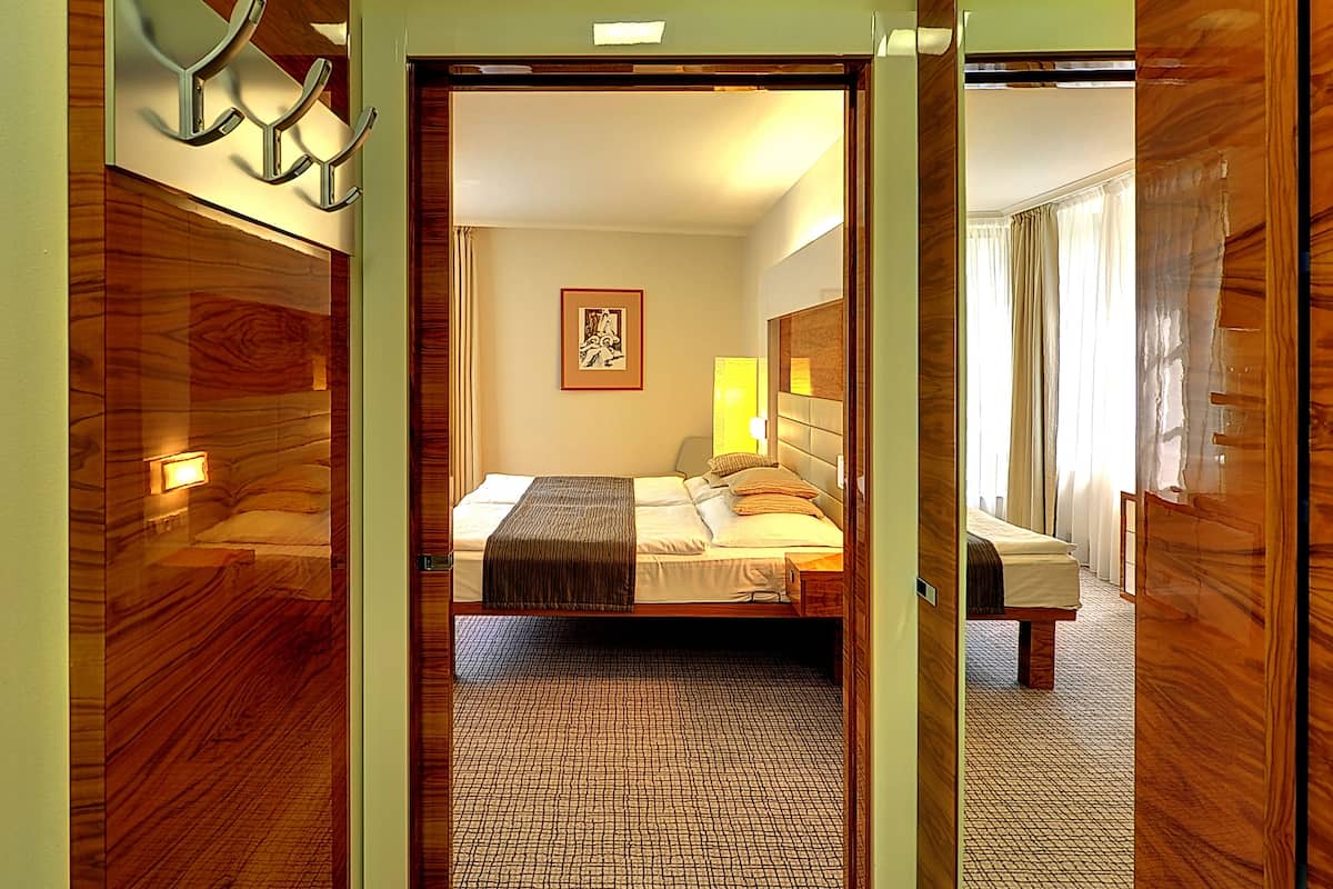 minibar, in-room safe, desk, blackout curtains