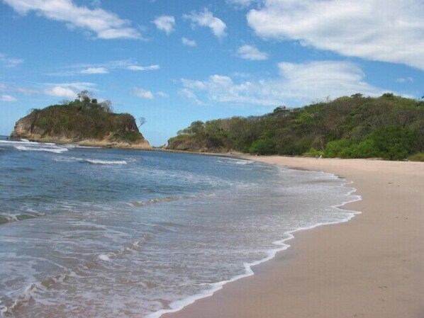 Beach nearby, white sand, beach yoga - Nosara B&B Retreat (Nosara)