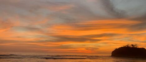 Una spiaggia nelle vicinanze, sabbia bianca, yoga