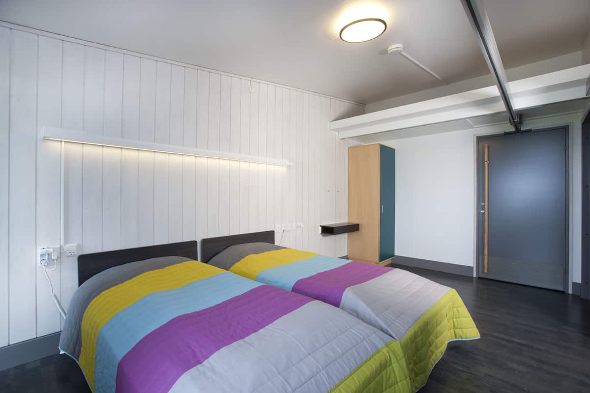 Appartement Familial, plusieurs lits, vue partielle sur la mer