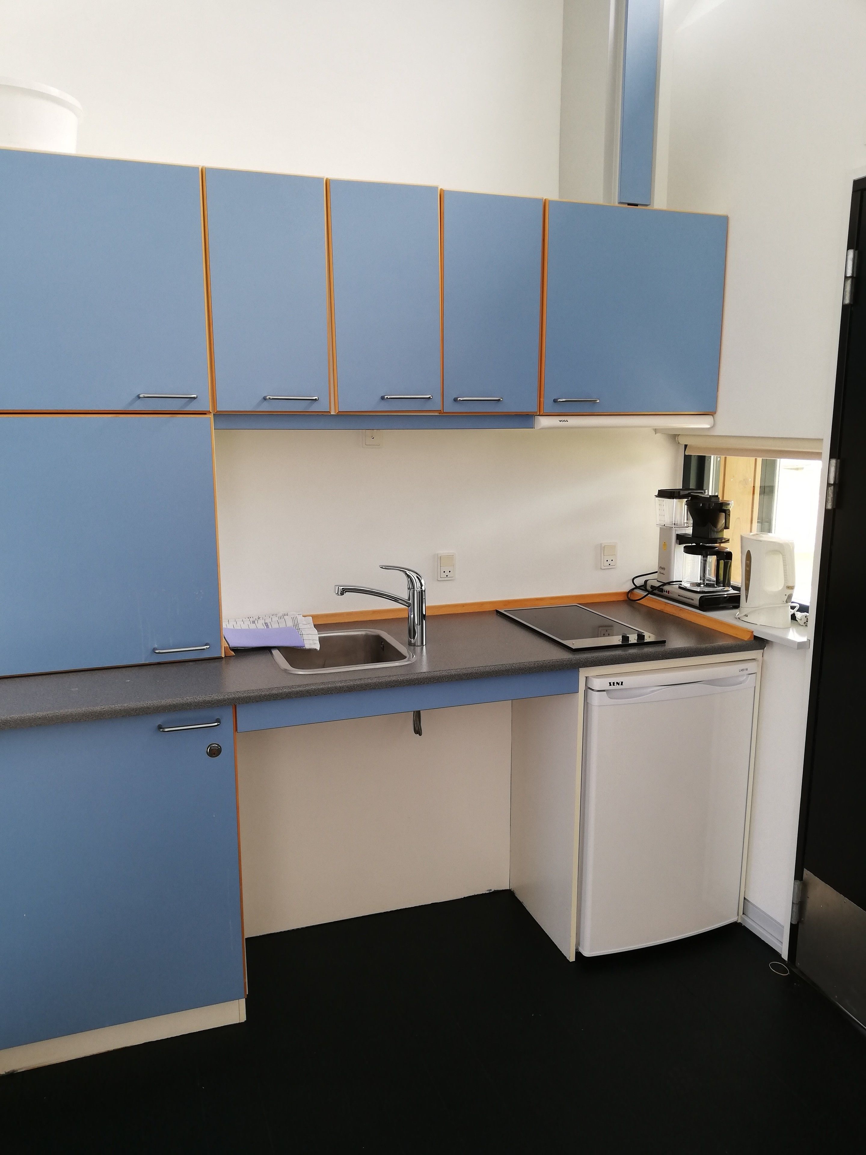 standard studio, 2 single beds, partial sea view | in-room dining