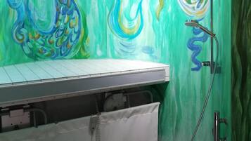 Family Apartment, Multiple Beds, Partial Sea View | Bathroom | Shower, towels