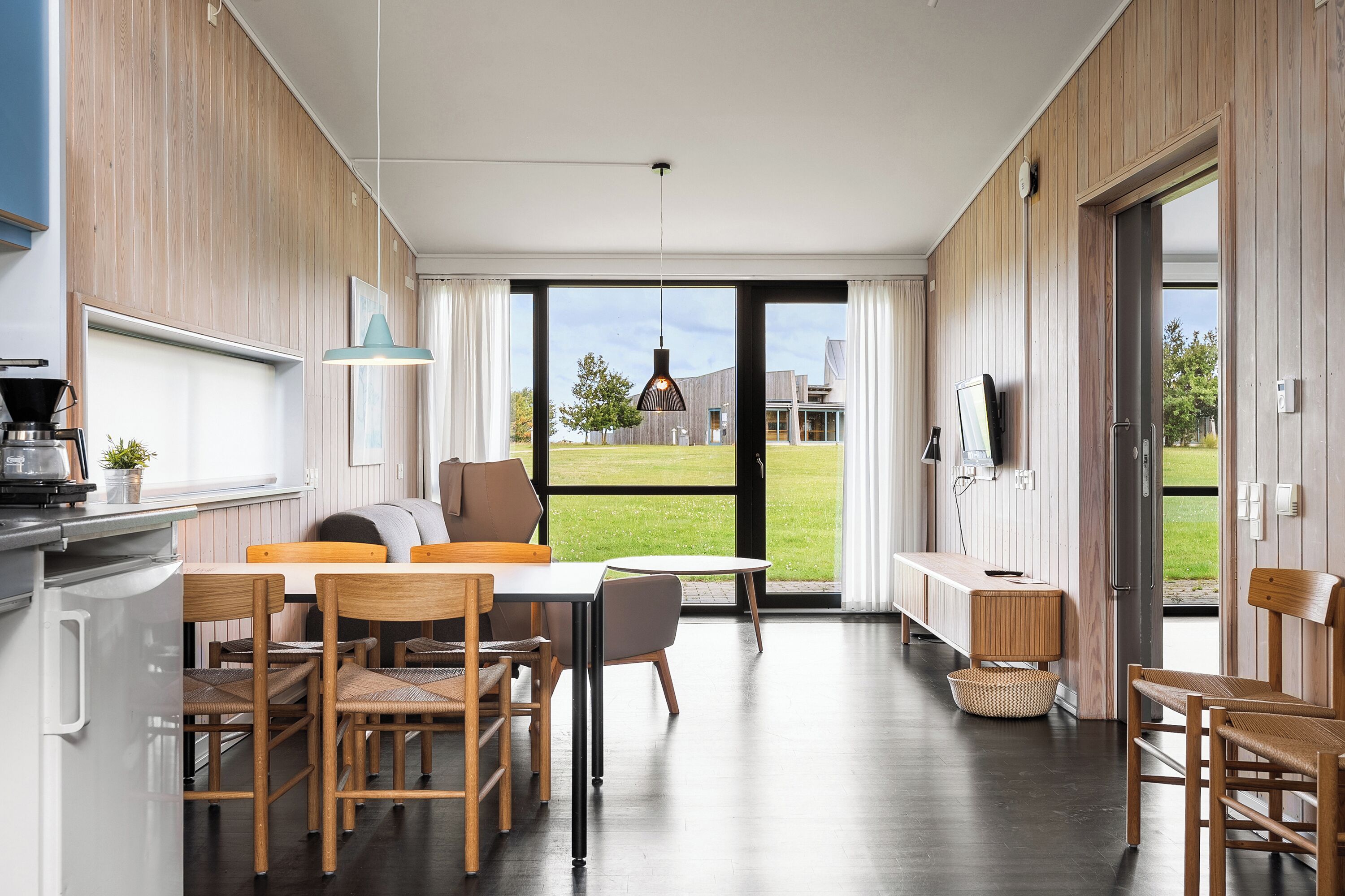 In-room safe, soundproofing, free WiFi, bed sheets