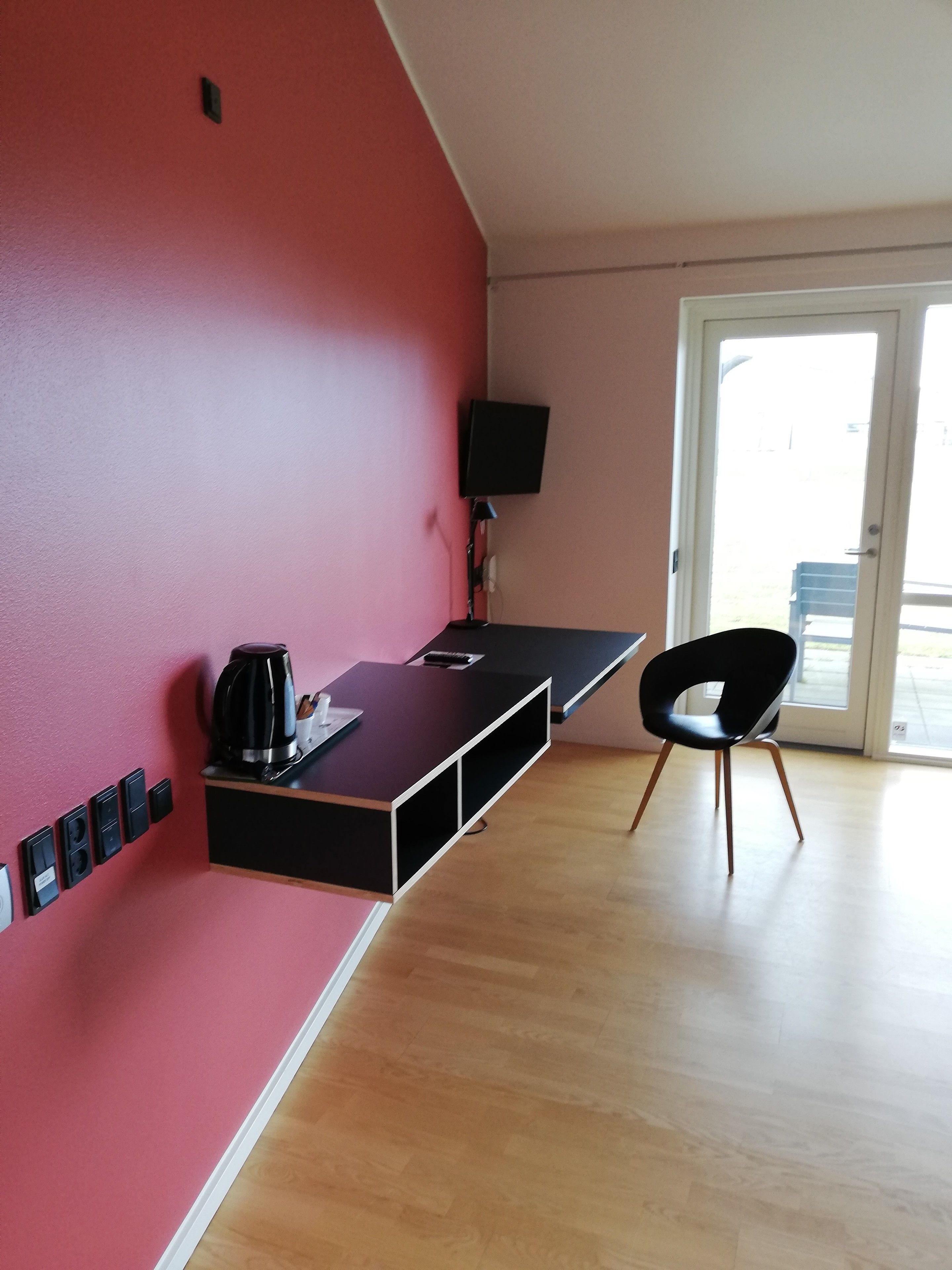 standard room, 2 single beds, hill view | in-room safe, soundproofing, free wifi, bed sheets