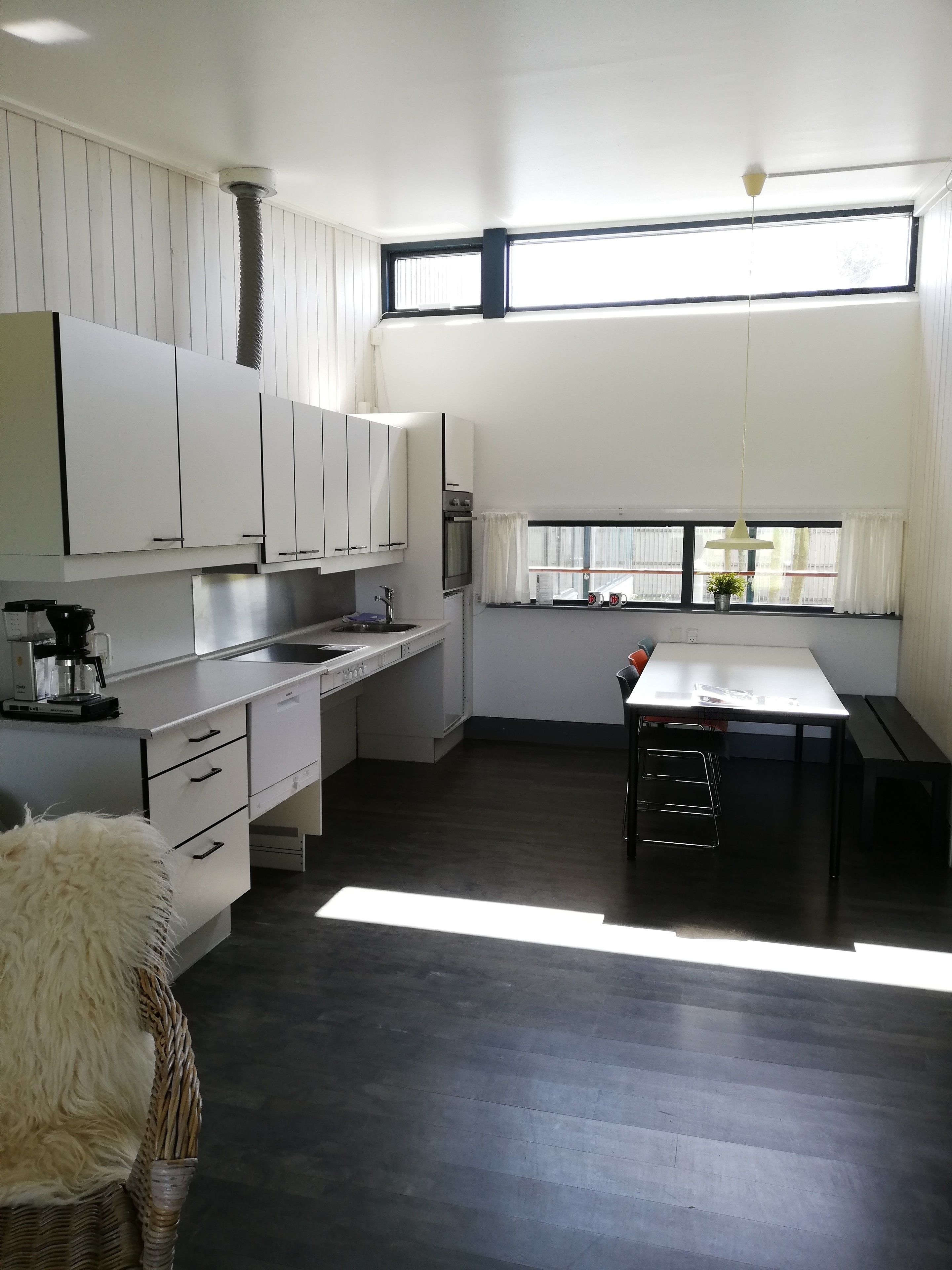 family apartment, multiple beds, partial sea view | private kitchen | microwave, electric kettle