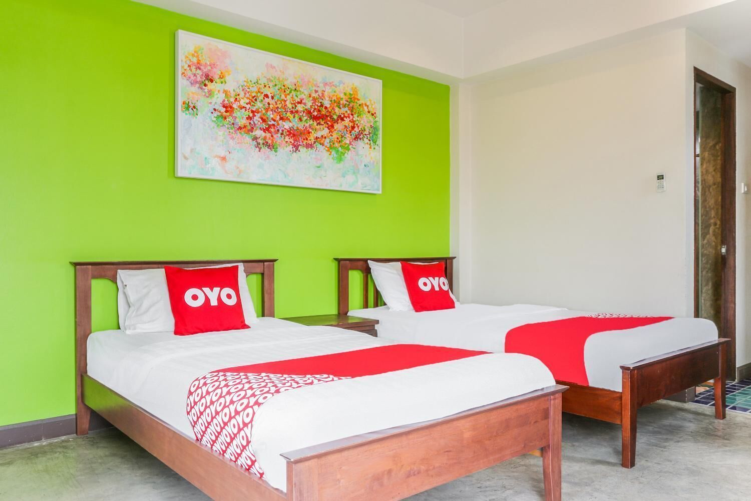 desk, rollaway beds, free wifi, bed sheets