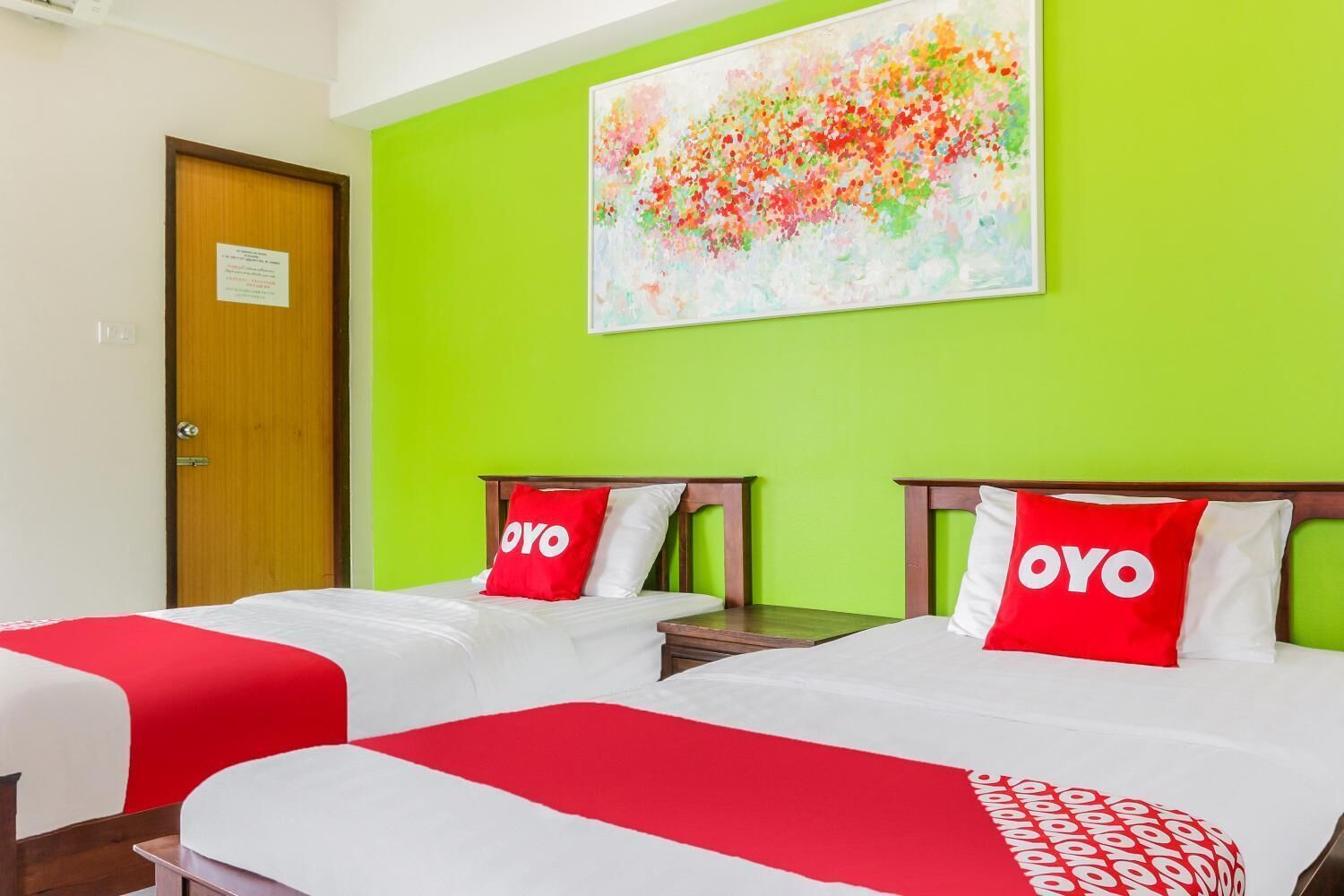 desk, rollaway beds, free wifi, bed sheets