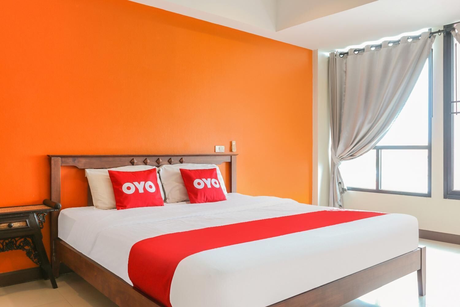 desk, rollaway beds, free wifi, bed sheets