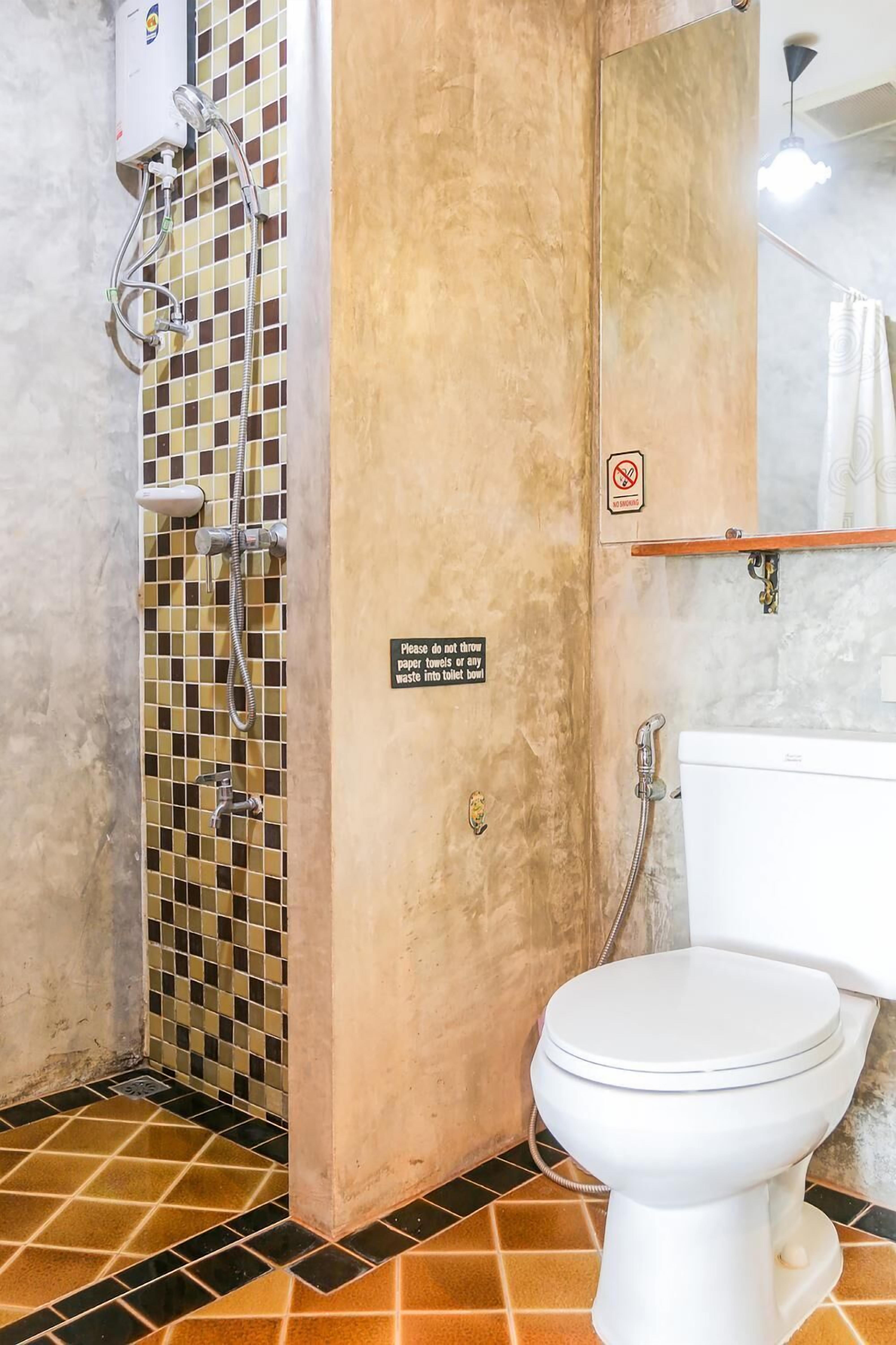 standard double room | bathroom | shower, slippers, towels, shampoo