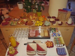 Tägliches inbegriffenes Frühstücksbuffet