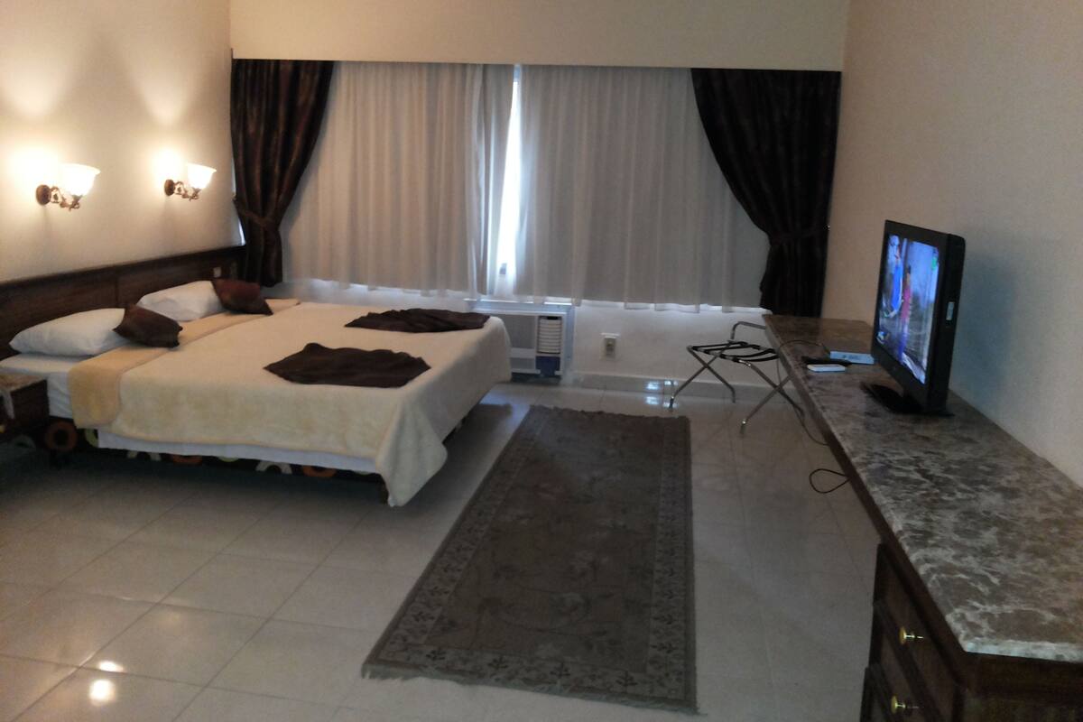 2 habitaciones, minibar y caja de seguridad en la habitación 