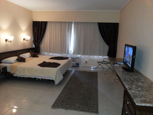 2 phòng ngủ, minibar, két bảo mật tại phòng, bàn