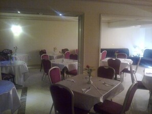 Bao gồm bữa sáng buffet hàng ngày