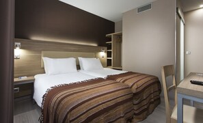 Habitació doble estàndard | Roba de llit d'alta qualitat, caixa forta a l'habitació i escriptori 