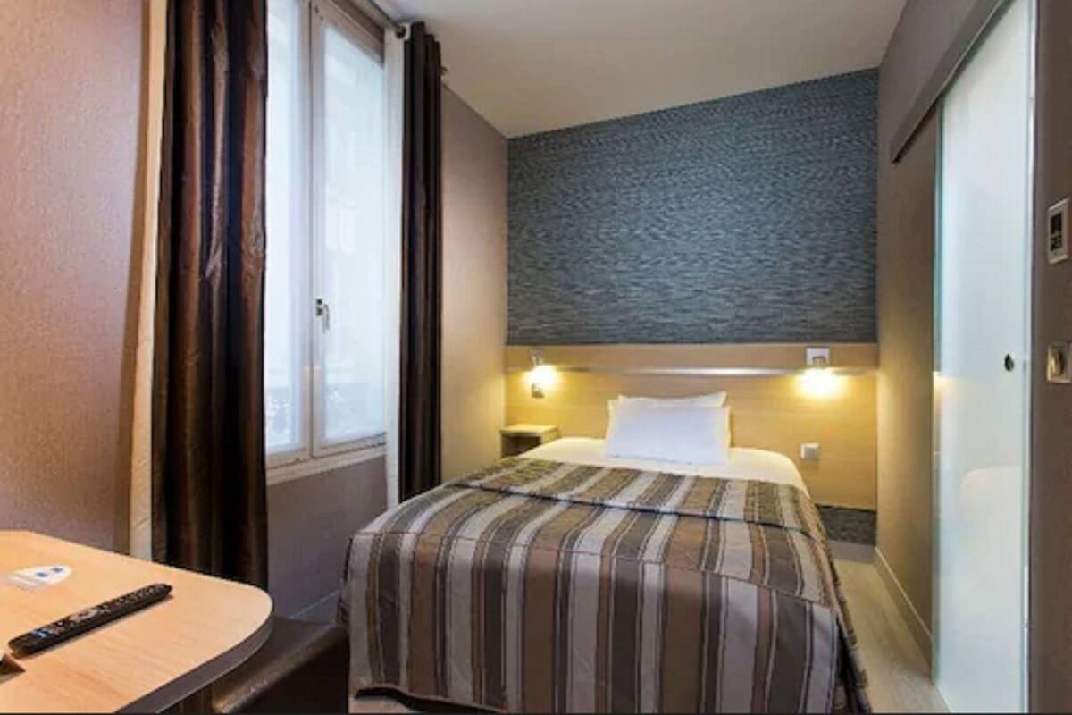 Premium bedding, in-room safe, desk, iron/ironing board (on request)