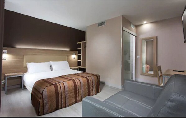 Superior-Doppelzimmer | Hochwertige Bettwaren, Zimmersafe, Schreibtisch, Bügeleisen/Bügelbrett