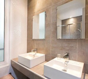 Superior-Doppelzimmer | Hochwertige Bettwaren, Zimmersafe, Schreibtisch, Bügeleisen/Bügelbrett