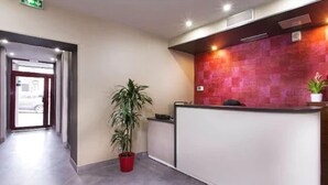 Unclassified image, 3 of 37, button - Hôtel des Pavillons (Paris)