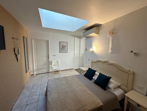 1 bedroom, premium bedding, in-room safe, desk