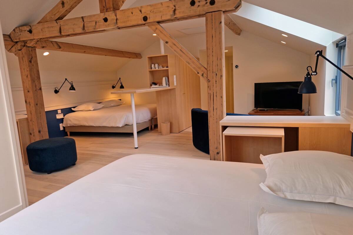 premium studio suite, multiple beds | 1 bedroom, egyptian cotton sheets, premium bedding