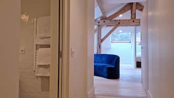 Premium Studio Suite, Multiple Beds | Egyptian cotton sheets, premium bedding, individually decorated, desk