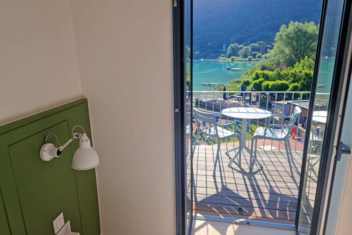 classic double room, 1 queen bed, balcony, lake view | terrace/patio