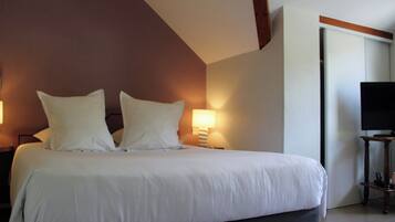 Habitació doble Comfort, 1 llit doble i sofà llit | Llençols de cotó egipci i roba de llit d'alta qualitat