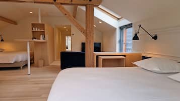 Premium Studio Suite, Multiple Beds | Egyptian cotton sheets, premium bedding, individually decorated, desk