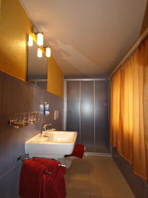 Free toiletries, hair dryer, towels - Hotel Klein Matterhorn Randa (Randa)