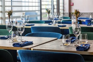 Breakfast, lunch and dinner served - Hôtel de la tour à LIBOURNE (Libourne)