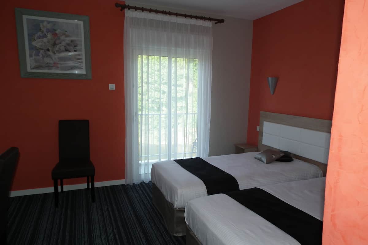 In-room safe, desk, blackout curtains, free WiFi