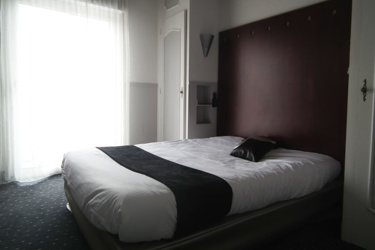 In-room safe, desk, blackout curtains, free WiFi
