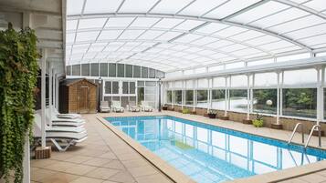 Indoor pool, pool loungers