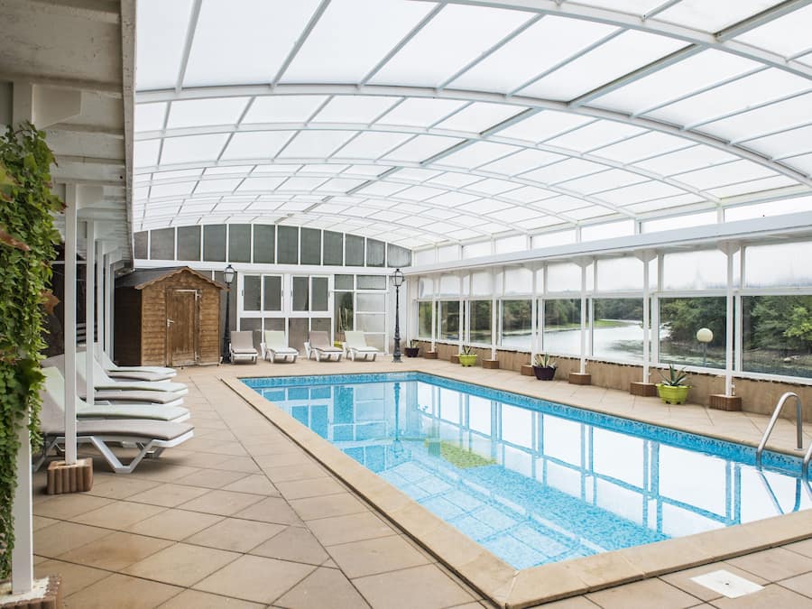 Indoor pool, pool loungers