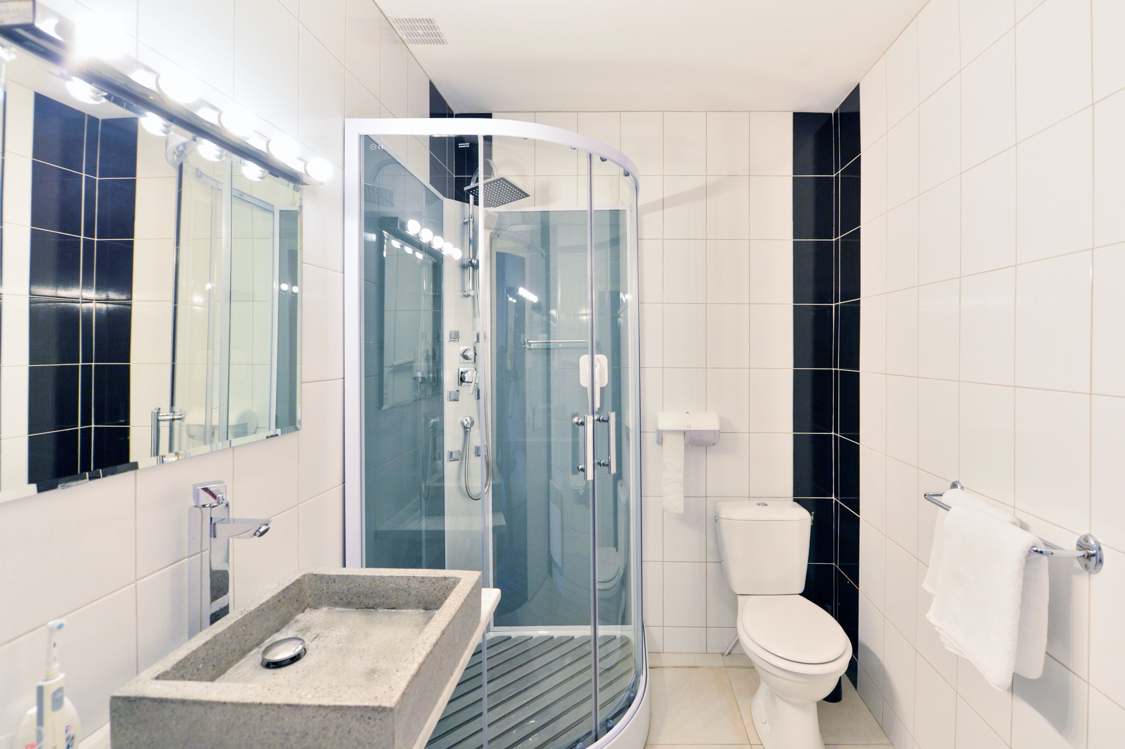 Pengering rambut, tuala disediakan 