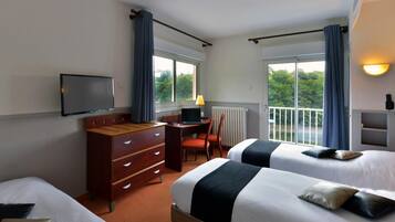 Standard Quadruple Room | In-room safe, desk, blackout curtains, free WiFi