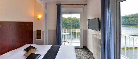 Double Room, Lake View | In-room safe, desk, blackout drapes, free WiFi