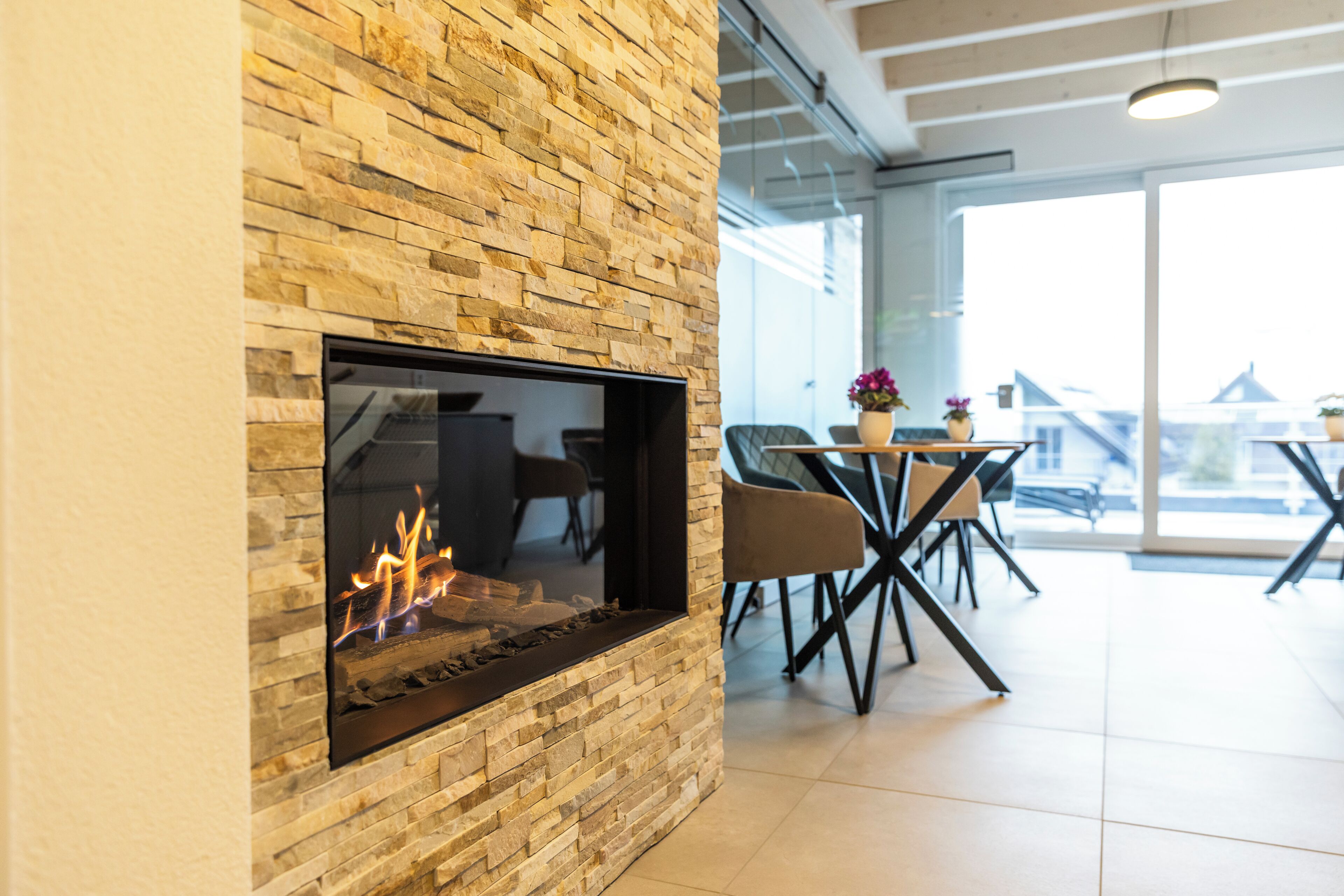 Salas de tratamiento para parejas, sauna y tina de hidromasaje 