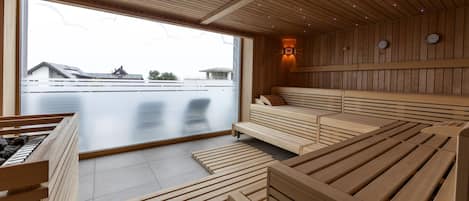 Couples treatment room(s), sauna, hot tub, steam room