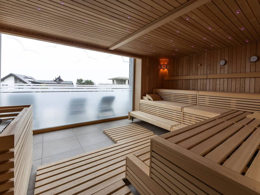 Couples treatment rooms, sauna, hot tub, steam room, hot stone massages